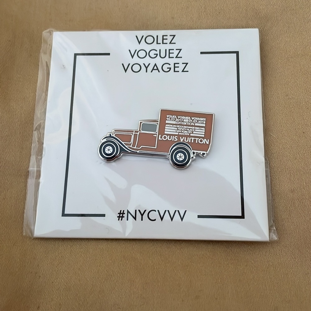 LTD EDITION Exhibiton Louis Vuitton New York program and pin - Picture 5 of 6
